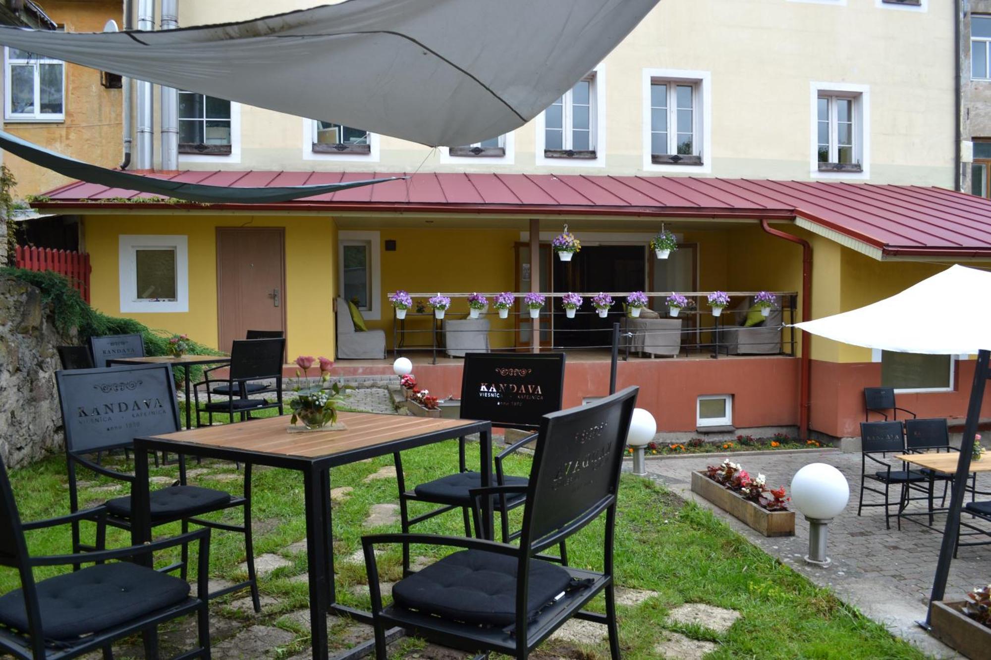 Viesnica Kandava Exterior foto